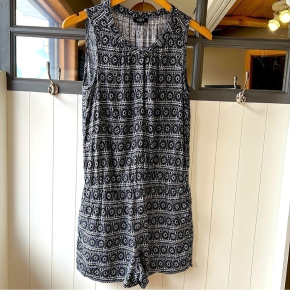 Loft By Ann Taylor Black And White Shorts Romper, Size Small - Picture 1 of 10